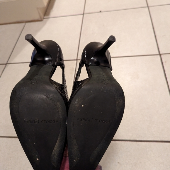 Black heels - Picture 2 of 5